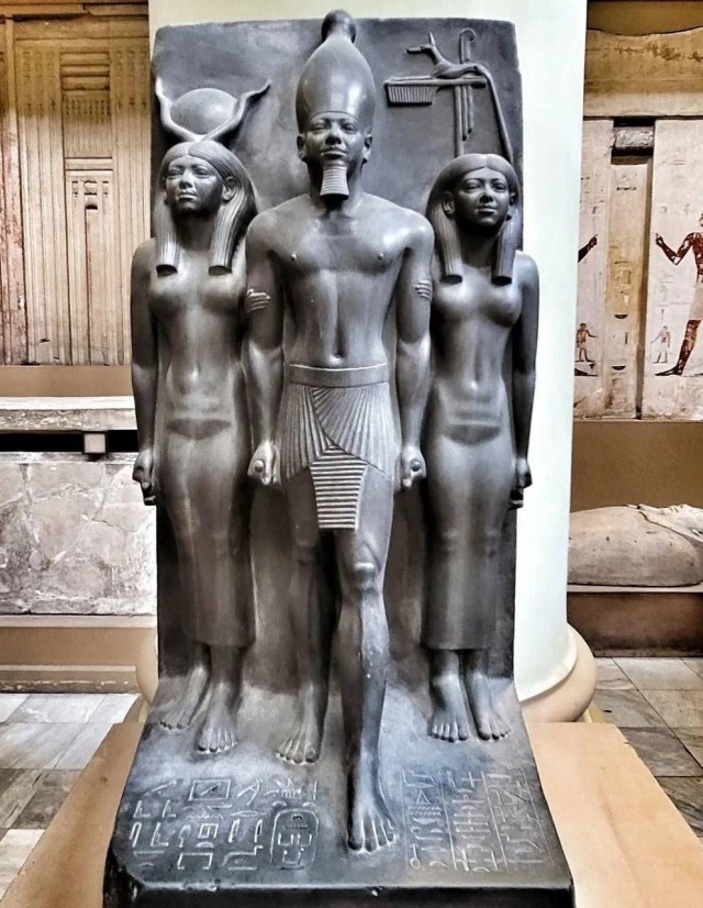 Египетские статуи, по версии современных учёных вырубленные медным зубилом