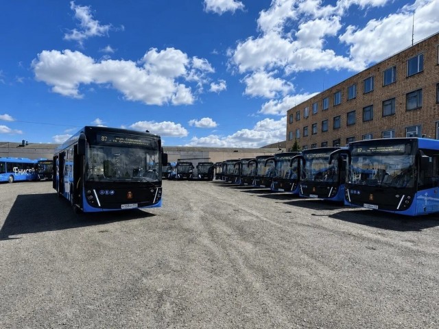 Более 50 новых газовых автобусов вышли на маршруты Красноярска