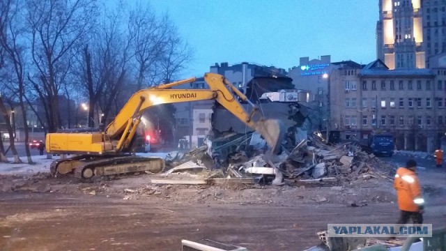 Снос торговых зданий в Москве