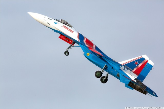 Тренировки "Русских витязей" на новых Су-35С в Кубинке