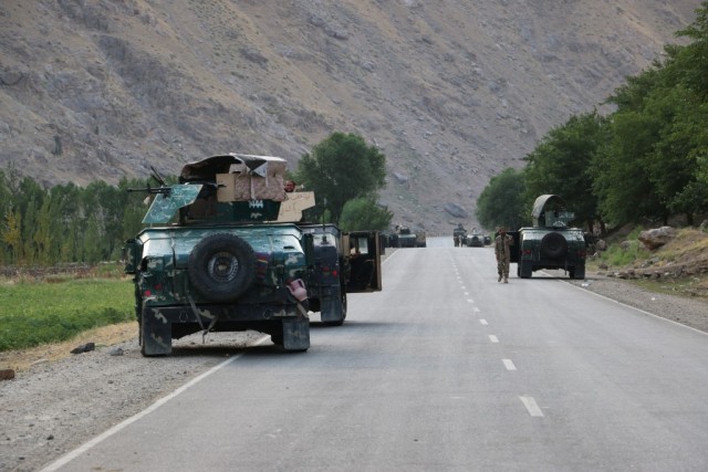 Таджикистан мобилизует 20 тыс. человек на фоне наступления талибов