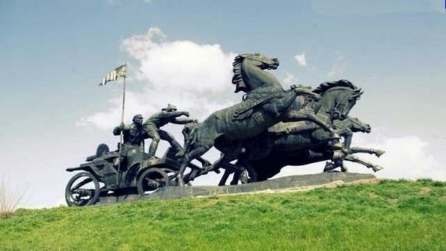 Памятник