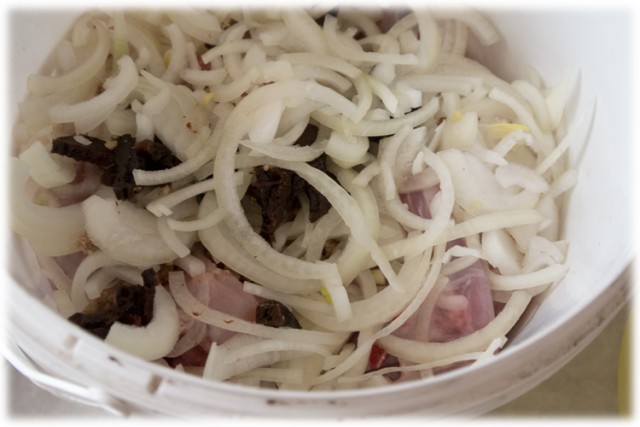 Кролик с черносливом