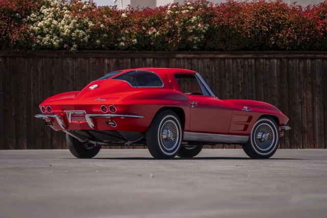 72 года Chevrolet Corvette. Немного красивых фото.