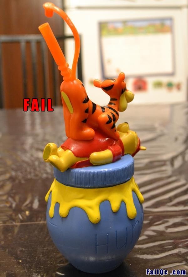 Налейте, пожалуйста, в другой стаканчик