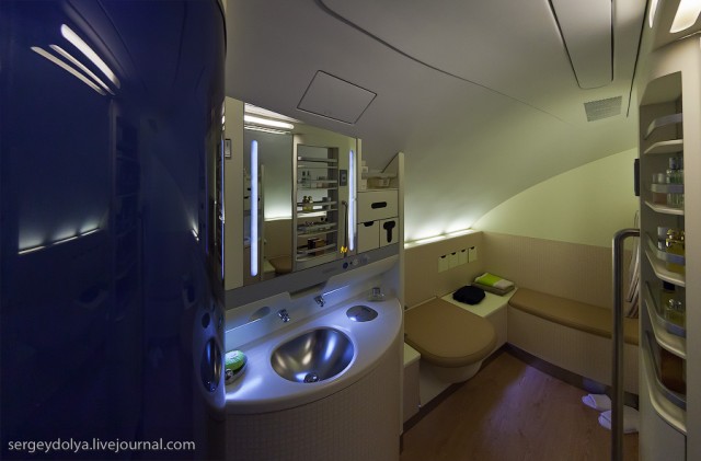 Как строят А380 и как они выглядят внутри