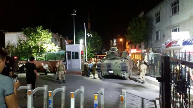 В Анкаре стрельба и попытка военного переворота