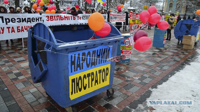 За плохое поведение муж выбросил жену на помойку в Новосибирске