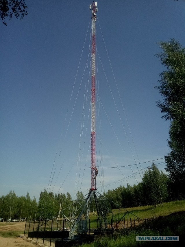 Двое рабочих сорвались с мачты связи в Москве и погибли