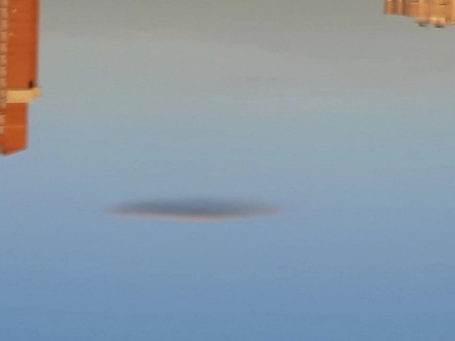 НЛО маскируется под облако?