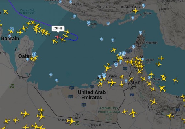 Несколько самолётов кружат в небе над ОАЭ и Оманом в ожидании посадки в Дубае