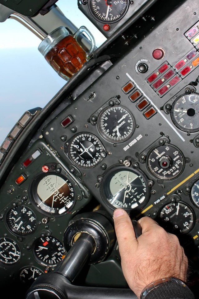 Посадить самолет "по стакану".