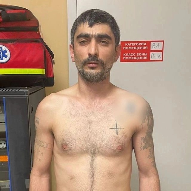 Бандита из ОПГ задержали в Керчи при попытке пройти контроль по чужому паспорту. За два месяца до этого он застрелил человека